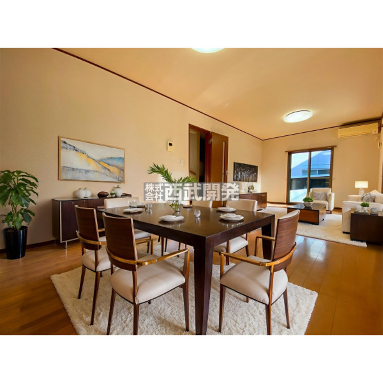 居間 【配置してある家具や小物はCGによるイメージです。】