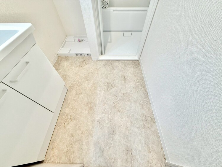 その他 十分な広さの脱衣所。