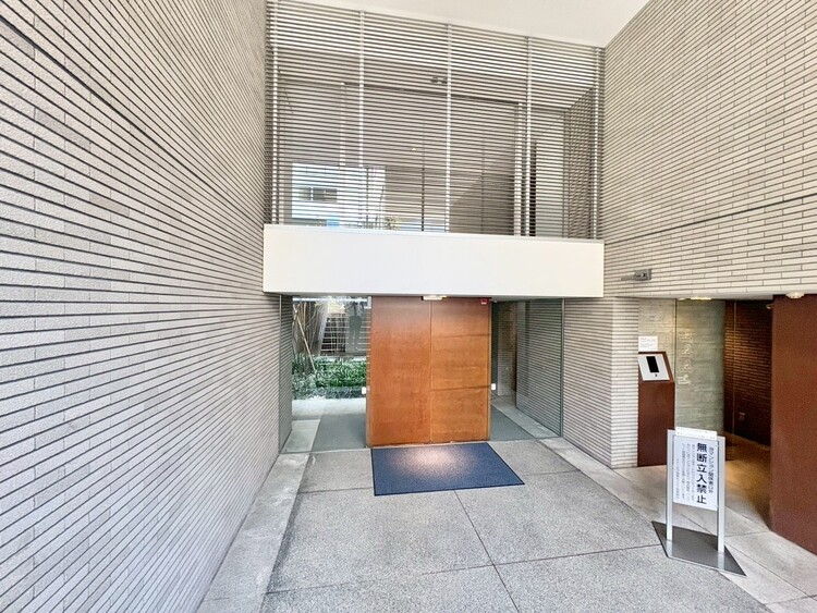 その他 上質感漂う玄関アプローチです。