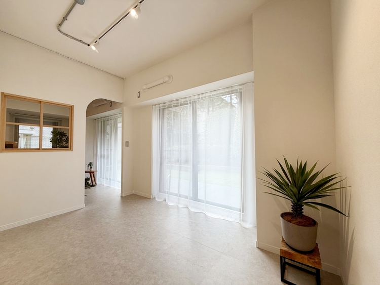 その他 清かで艶やかな時間をもたらしてくれる室内です。