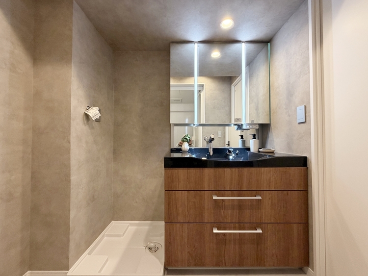 その他 清潔感を感じられる洗面化粧台。