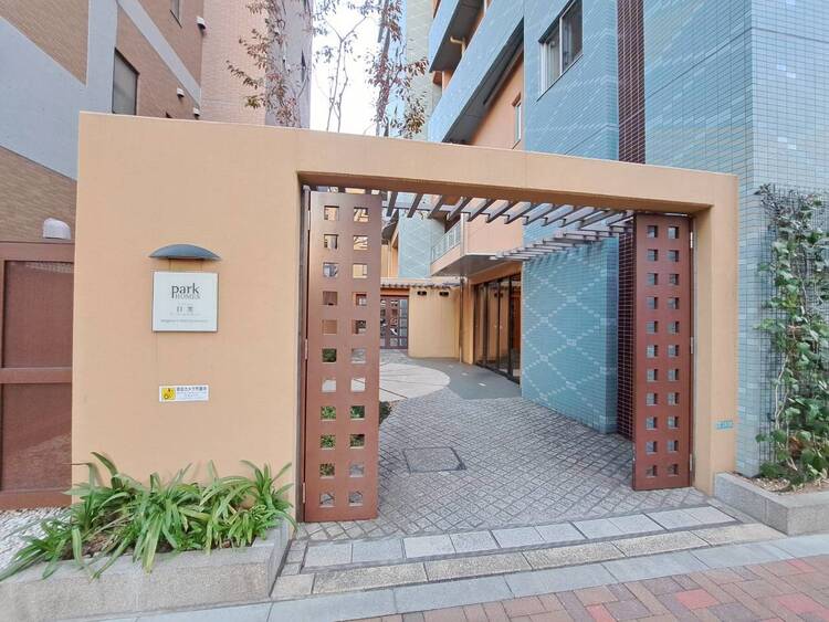 その他 上質感漂う玄関アプローチです。