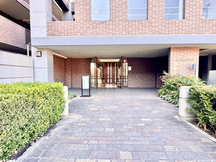 その他 上質感漂う玄関アプローチです。