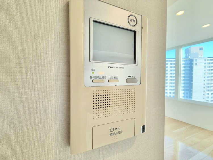 その他 誰が来てもわかる様にモニター付きインターホンを設置。