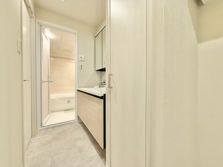 その他 十分な広さの脱衣所。