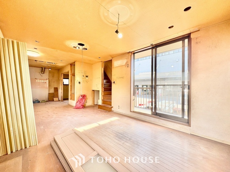 内装 【Kitchen】一歩一歩踏みしめる喜びを。光り眩い羨望のリビングへ。一歩一歩を踏みしめて家族の集う幸せの場所へ。すべてがクライマックスのマイベストホーム。