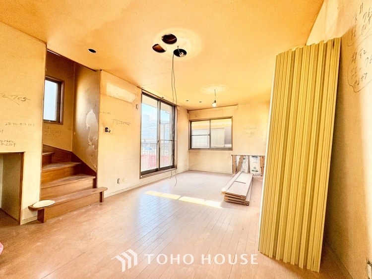 内装 【悠久の時】家族への思いを抱きながら、平和に過ごす悠久の時。あたかかく感じるのは、日当たりだけではない。広く和やかに暮らせる空間と、家族の存在を噛みしめて