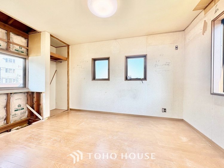 内装 【快適性＆機能性】住むほどに実感する快適性＆機能性。各空間を彩る設備は、デザイン性に優れたHigh Quality仕様が装備。広く使い勝手のよい空間と設備で、理想の暮らしを演出します