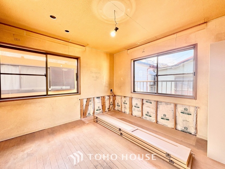 内装 【色彩】この空間に放たれた光は華美なまでに演出されたデザイン。流れる時をより芳醇なコーヒーの様な色彩奏でるアダージョ。そして情景豊かな作品のような暮らしがイメージできる。