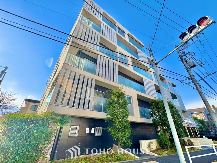 外観 ◆共有空間◆些細な事でほっぺを膨らまして怒る君。それでも僕達はこれからも一緒だよ。喧嘩をしても離れたくないから一つはさんだ同じ場所にいる。分かるよ。そこに君が