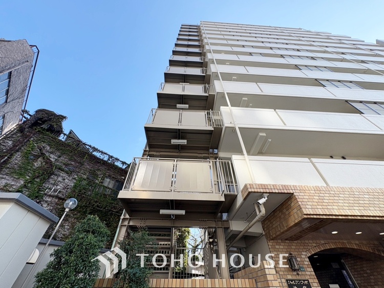 内装 【Pleasant sunlight】 触れることが出来そうな環境が、そのままインテリアに。その豊かで眩い眺望には、心地よい光と風が溢れ、ずっと眺めていたくなるような空間を演出してくれます。