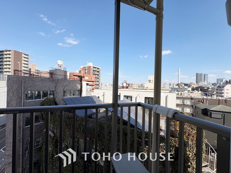 内装 【Quietness】プライベートなお部屋では静かに時を過ごしたい。読書をして、物思いにふける・・光りに満たされた安らぎの空間をがここにはあります。