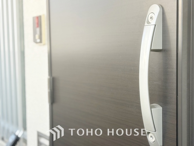 内装 【Ease】家族個々の安らぎの空間。プライベートなBedRoomは暮らす方の感性で造り上げたいもの。誰もが好みで飾れるシンプルな室内に仕上げてあります。