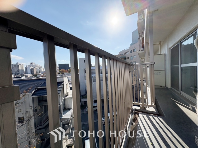 内装 【Cool wind】◆窓を開けると◆冷涼な風、そよぐリビング。だんらんの場所はここから始まり、ここで終わる。家族の笑顔が集う素敵な場所だから、こだわり抜いた思いが詰まっているのだと思う。