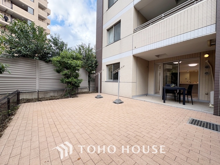 内装 【smart design】◆スマートデザイン◆太陽の光をスマートにリビングへ。優しくいざなわれた採光が朝は目を覚ませ、昼はくつろぎ、そして夕刻には温もりを与える。他にはないおしゃれなデザインで。