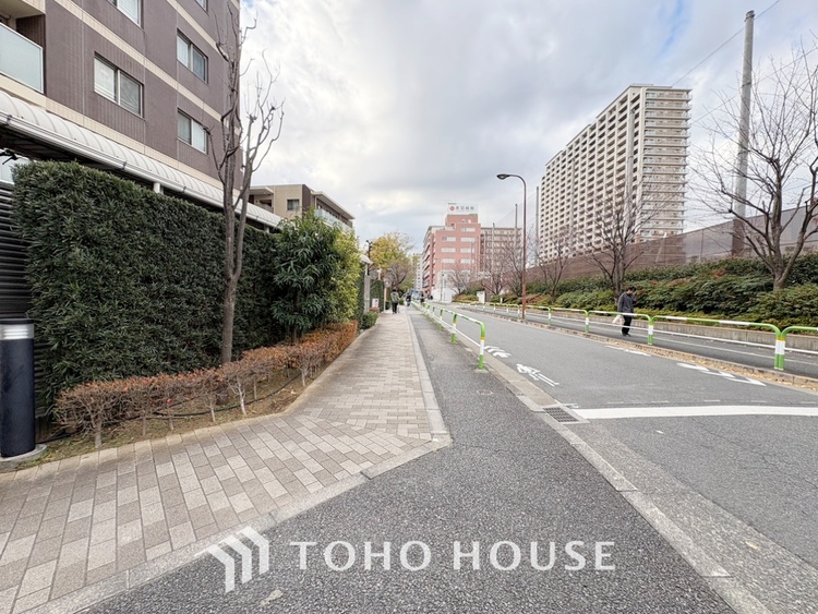 その他 【House of the Sun】太陽の温かな光がお家全体を照らす。そこには目を輝かせ笑顔で見つめてくれる君がいて、「ただいま」の言葉がこだまする。そんな君の瞳に恋している。