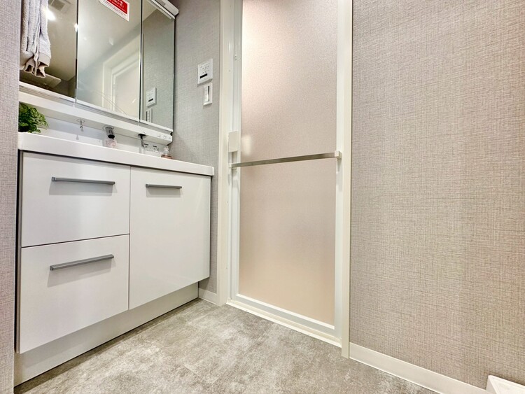 その他 十分な広さの脱衣所。