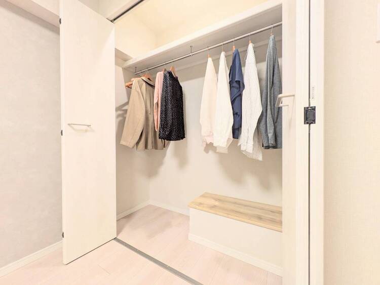 収納 家電やスーツケース、ストック品など何でも片付く嬉しい空間です。