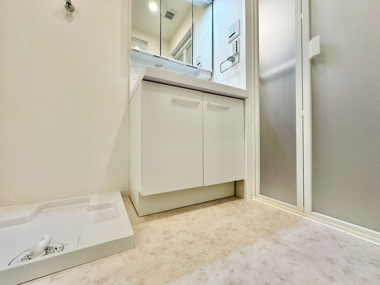 その他 十分な広さの脱衣所。