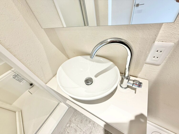 その他 清潔感を感じられる洗面化粧台。