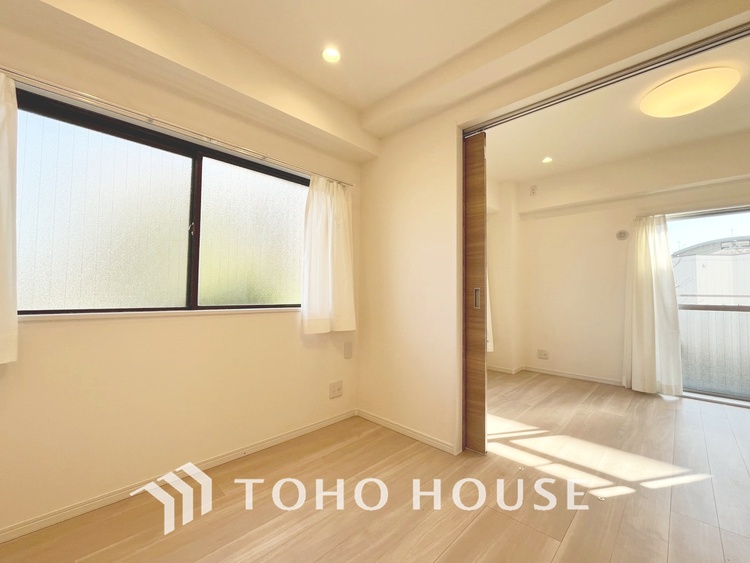 内装 【LIVING】◆扉を◆開くとこの景色。家族の”おかえり”の声が聞こえてきそう。