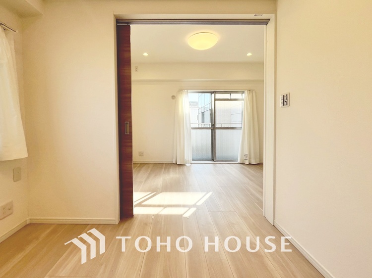 内装 【LIVING】◆住む喜び、楽しさ、感動◆を君と共有したい。いつまでもずっと家族を見渡せるこの広い空間で。