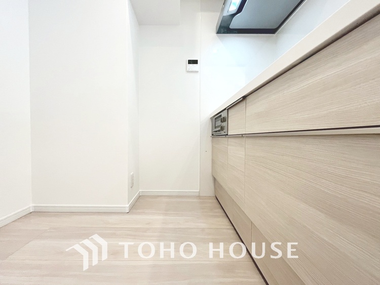 キッチン 【KITCHEN】◆ワクワク◆開放的で機能性も高いシステムキッチン。お子様は毎日のご飯にワクワク！