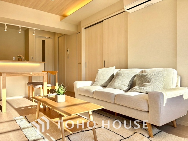 内装 【LIVING】◆陽光◆が差し込む。この開放的なLDKに家族の笑顔が集う。家族が一緒に過ごす空間は明るく、そして居心地よく。