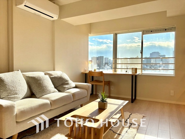 内装 【LIVING】◆扉を◆開くとこの景色。家族の”おかえり”の声が聞こえてきそう。