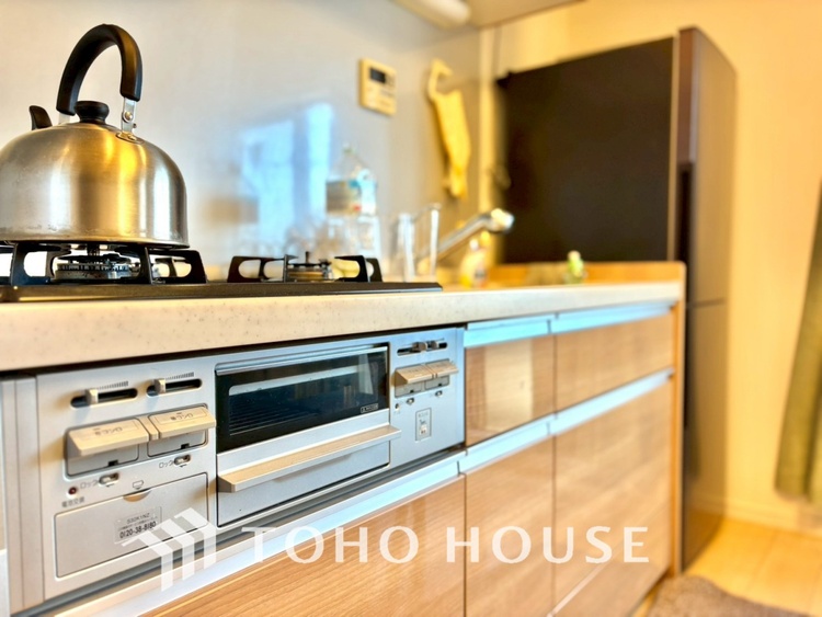 キッチン 【KITCHEN】◆ワクワク◆開放的で機能性も高いシステムキッチン。お子様は毎日のご飯にワクワク！