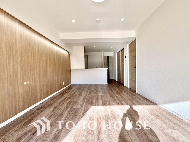 内装 【LIVING】◆眩い◆光が燦々と入り、家族の笑顔を照らす。「いつまでも続いて」と願う夢のような毎日がここにある。