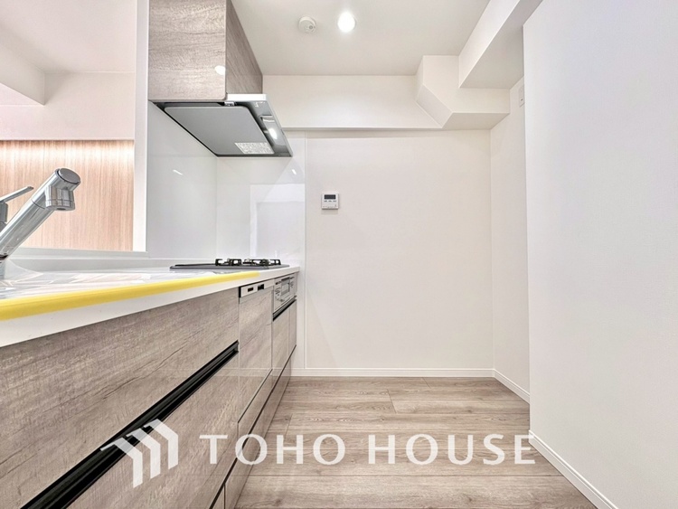 キッチン 【KITCHEN】◆ワクワク◆開放的で機能性も高いシステムキッチン。お子様は毎日のご飯にワクワク！