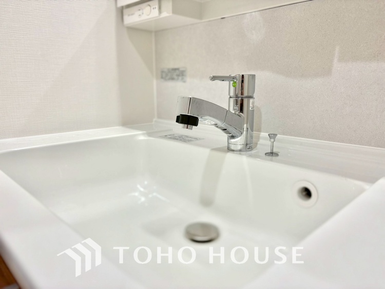 洗面 【WASHROOM】◆快適◆煌びやかな暮らしの中にも忘れたくない快適さ。大きな収納が助けてくれます。