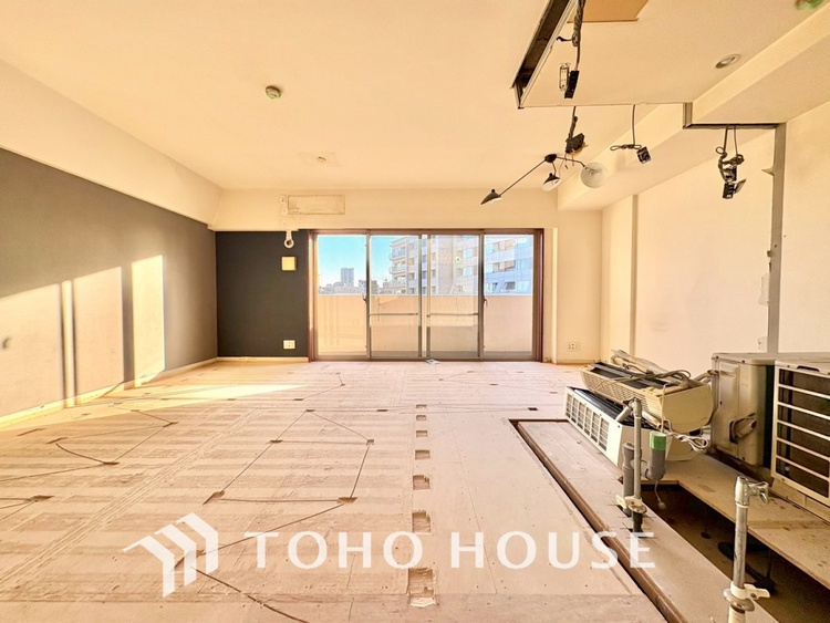 内装 現在改装中◆煌びやか◆愛おしい家族との団欒の時間をより一層幸せなものに感じさせる煌びやかなLDK。輝かしい毎日が待っています。