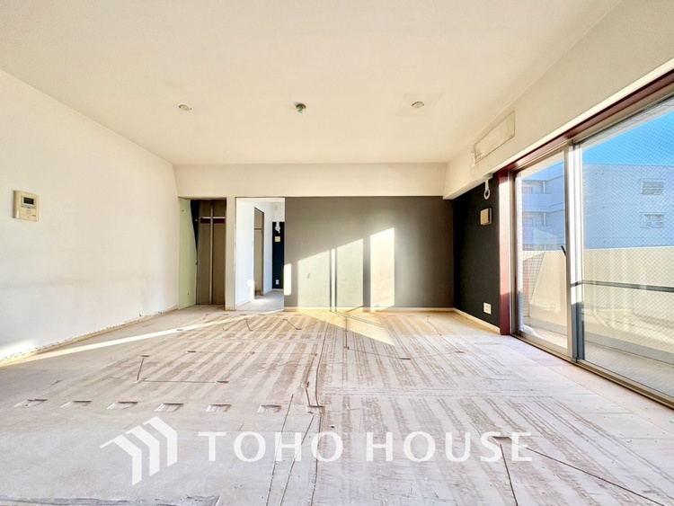 内装 現在改装中◆Sunshine◆光が燦々と入り、いるだけで気持ちいい。「開放的でゆとりあるお部屋です。」