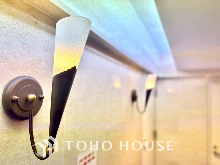 洗面 現在改装中◆快適◆煌びやかな暮らしの中にも忘れたくない快適さ。大きな収納が助けてくれます。