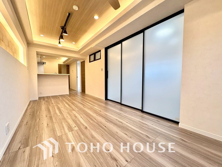 内装 【LIVING】◆陽光◆が差し込む。この開放的なLDKに家族の笑顔が集う。家族が一緒に過ごす空間は明るく、そして居心地よく。