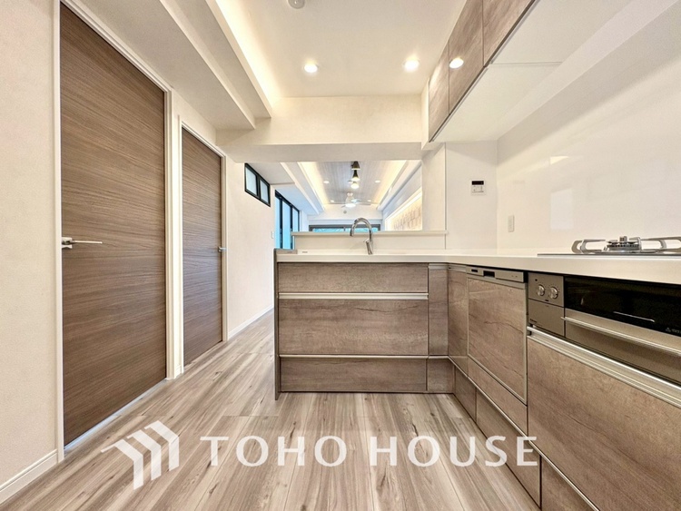 キッチン 【KITCHEN】◆ワクワク◆開放的で機能性も高いシステムキッチン。お子様は毎日のご飯にワクワク！