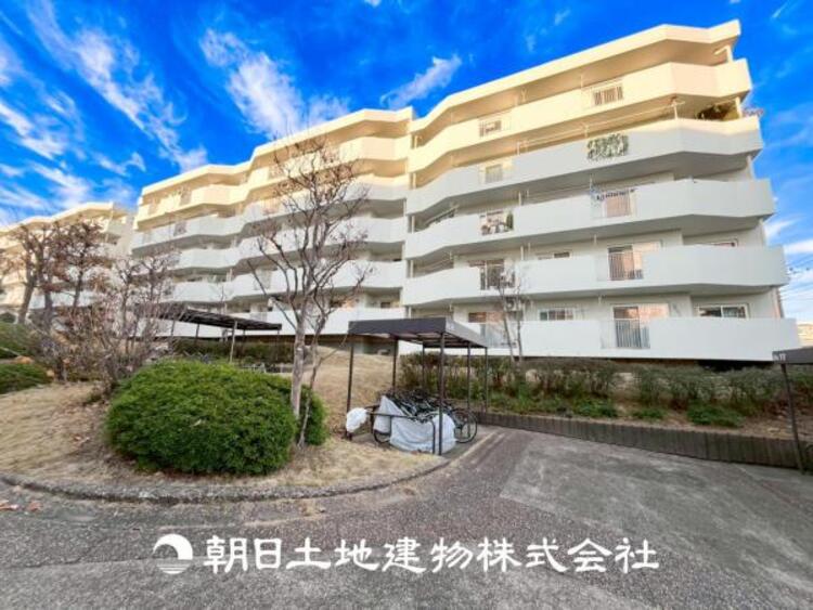 外観 太陽って自分だけのもの。そう勘違いさせる程たまらない空間です。プライベート性の高い空間を楽しむと同時に朝焼けや星空を見ることで癒しを得ることが出来ます。