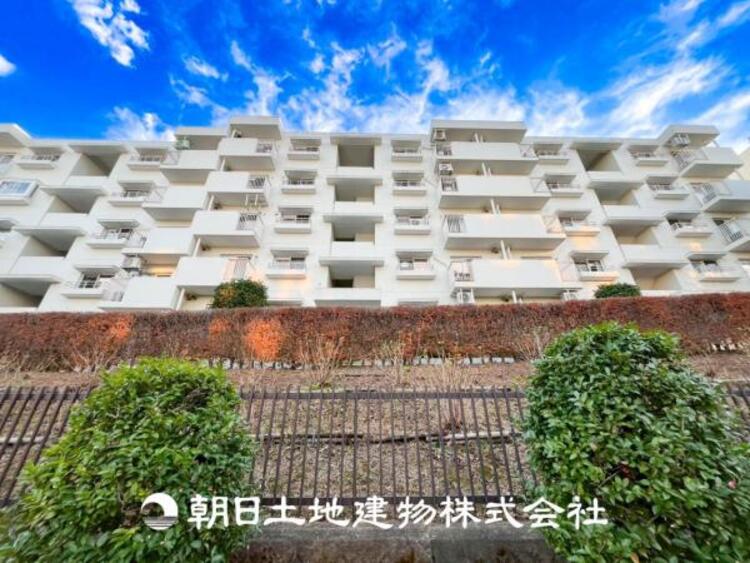 外観 温かい太陽を感じる事ができるのは、目の前に遮るものが無いから。彼方に広がる風景が絵画のように広がります。