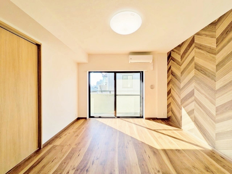 居間 居心地の良い空気感は、暮らしのステージを彩り、心からのやすらぎと満足感を与えてくれます。