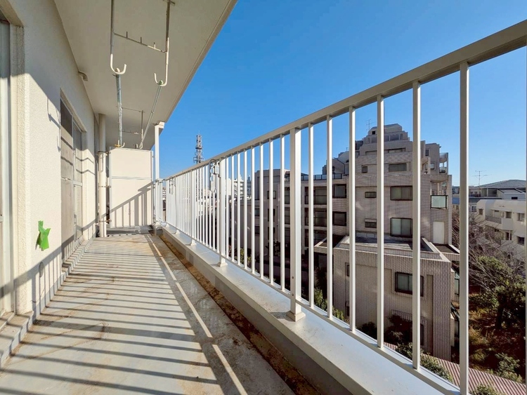 バルコニー 暮らしの中で、光と風を演出してくれるバルコニー。