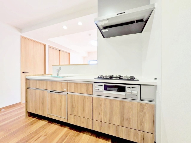 キッチン スマートな意匠と充実の機能を備えたキッチンが、暮らしにおいしい彩りを添えます。