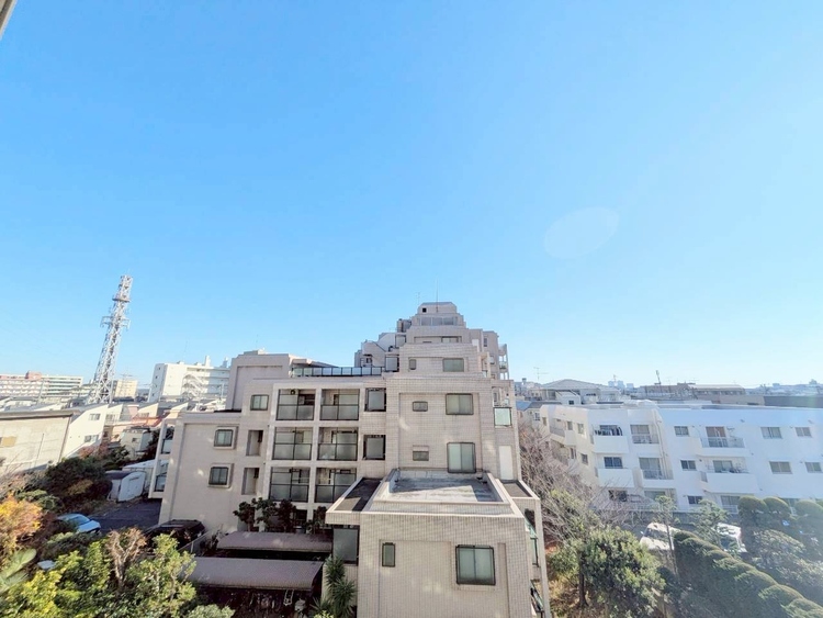 バルコニー 頬をなでる、優しい風を感じることが出来ます。