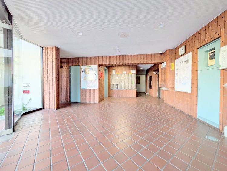 エントランス エントランス内部は、管理が行き届き清潔な共有スペースとなっています。