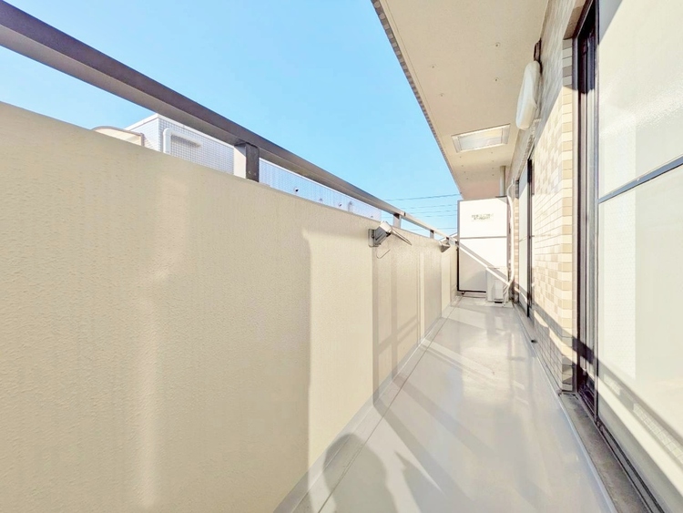 バルコニー 暮らしの中で、光と風を演出してくれるバルコニー。