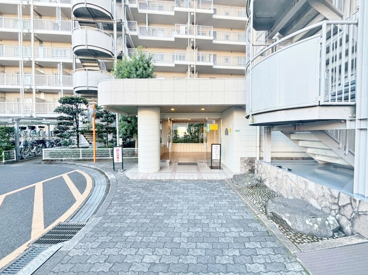 エントランス 外と内をつなぐエントランスは、まさに顔となる場所。