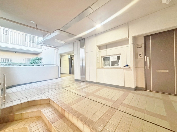 エントランス エントランス内部は、管理が行き届き清潔な共有スペースとなっています。