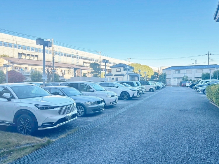 駐車場 本物件の駐車スペースです。車種制限のある場合もございますので、お気軽にお問い合わせくださいませ。