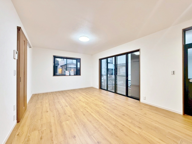 居間 居心地の良い空気感は、暮らしのステージを彩り、心からのやすらぎと満足感を与えてくれます。